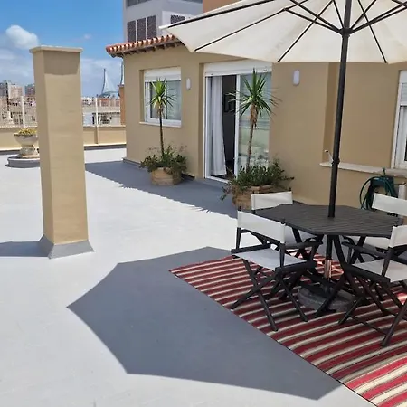Atico Con Esplendida Terraza شقة